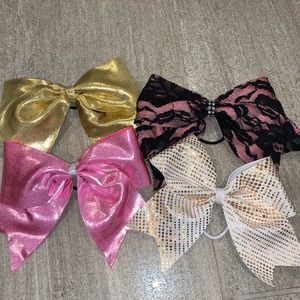 Set of 4 NEW Cheer Bows🎀✨